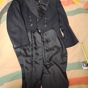 Black Tuxedo Tails Formal suit, Men's Medium. Piano Not Included.